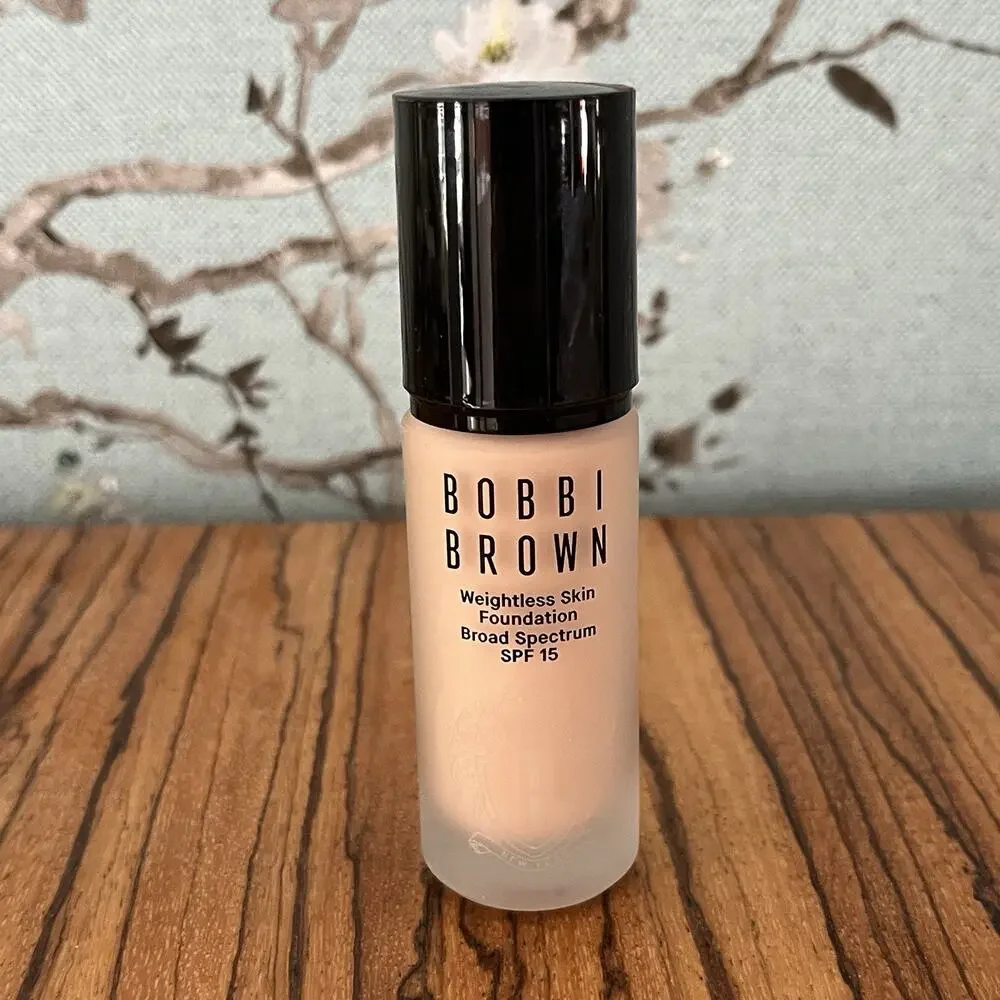 Bobbi Brown Weightless Skin Foundation SPF 15 C-024 Ivory